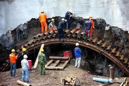 米东隧道钢花管支护案例